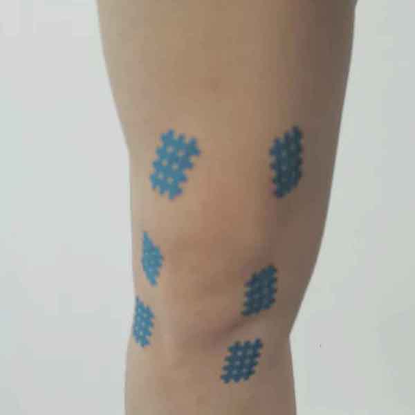 cross tape knee pain